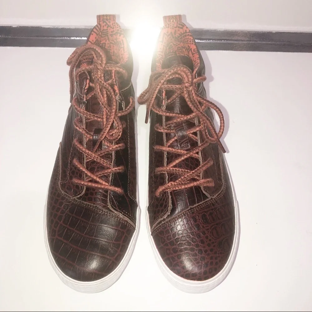 NWOT Toms Camila croc embossed leather high top.